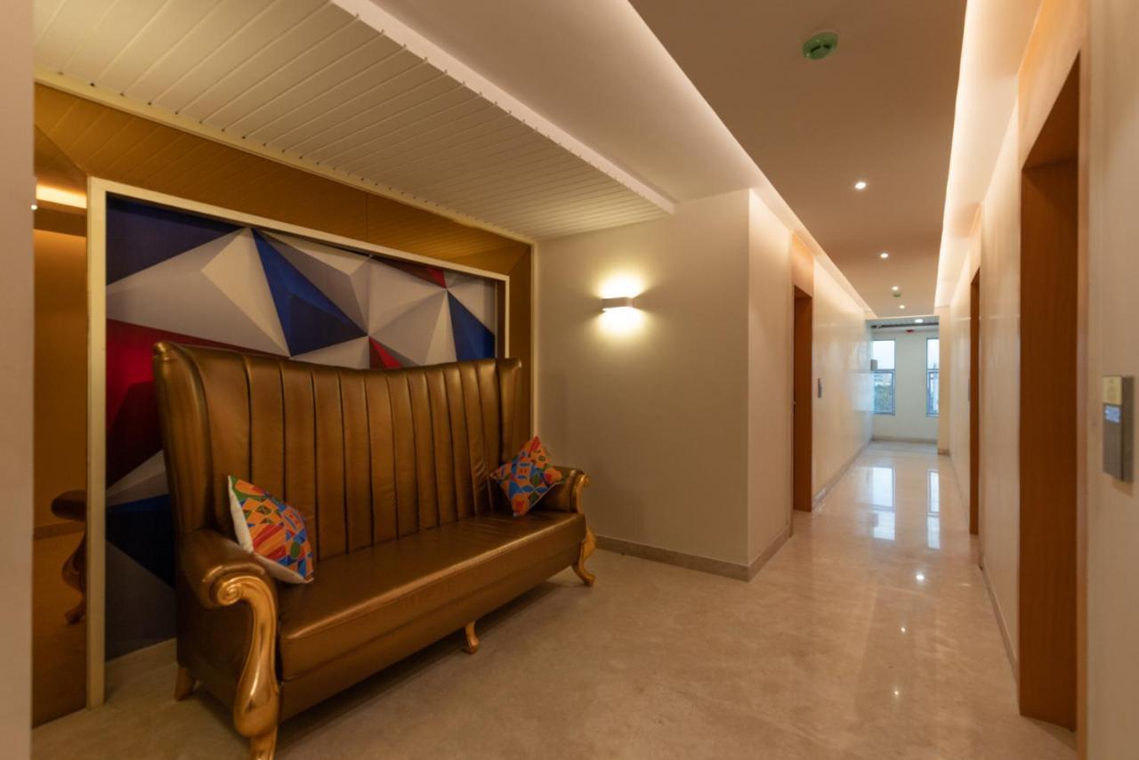Kvr Capitol Suites Vijayawāda Exterior foto